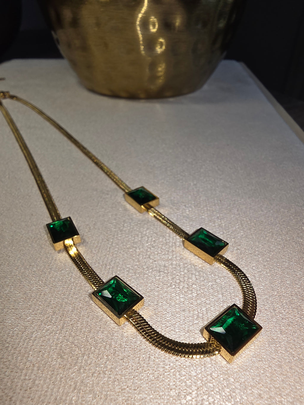 Collier Chaîne Serpent Pierres Émeraude Dorées