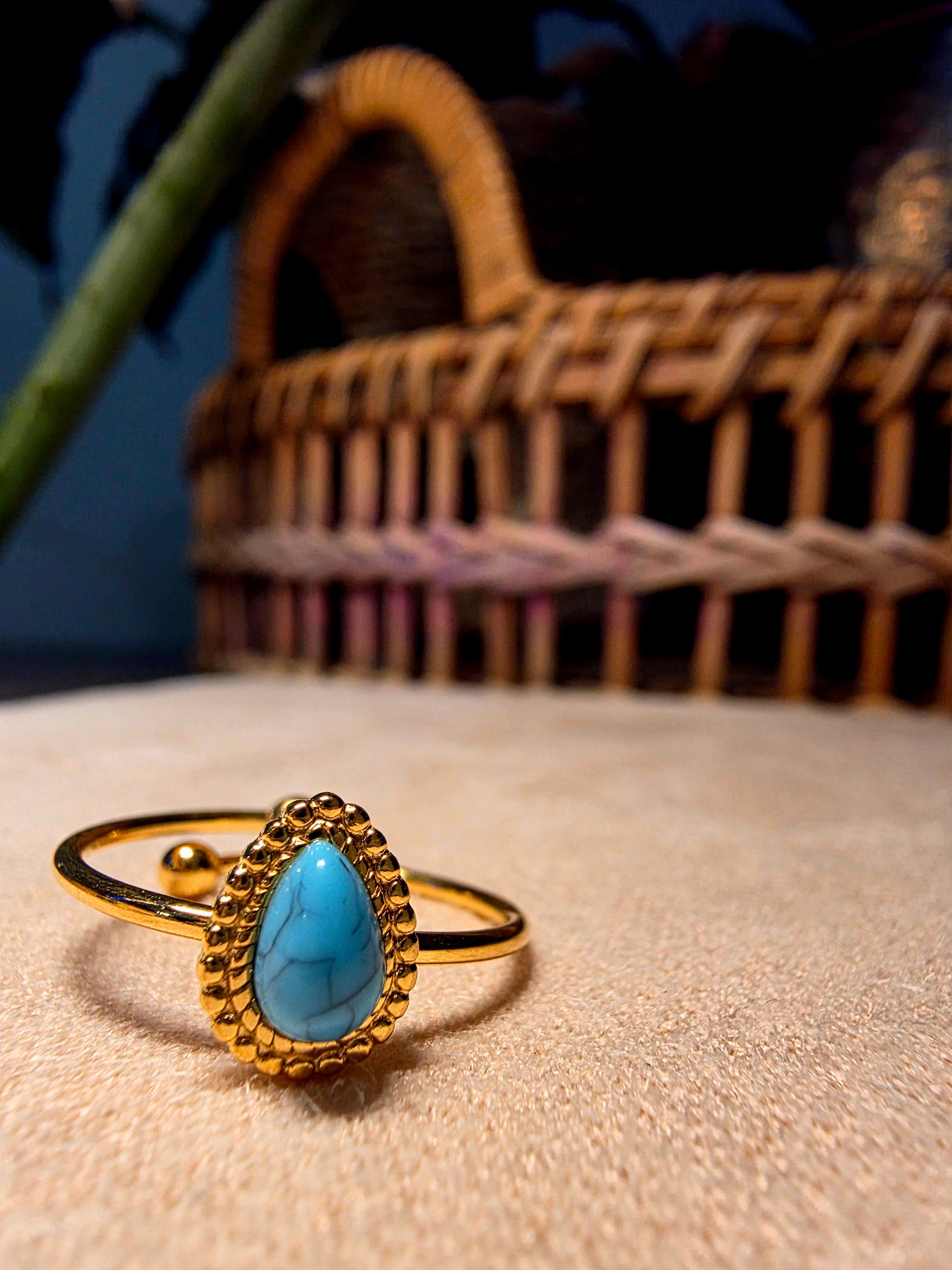 Bague Acier Inoxydable Dorée Pierre Turquoise Goutte Contour Perlé Ajustable