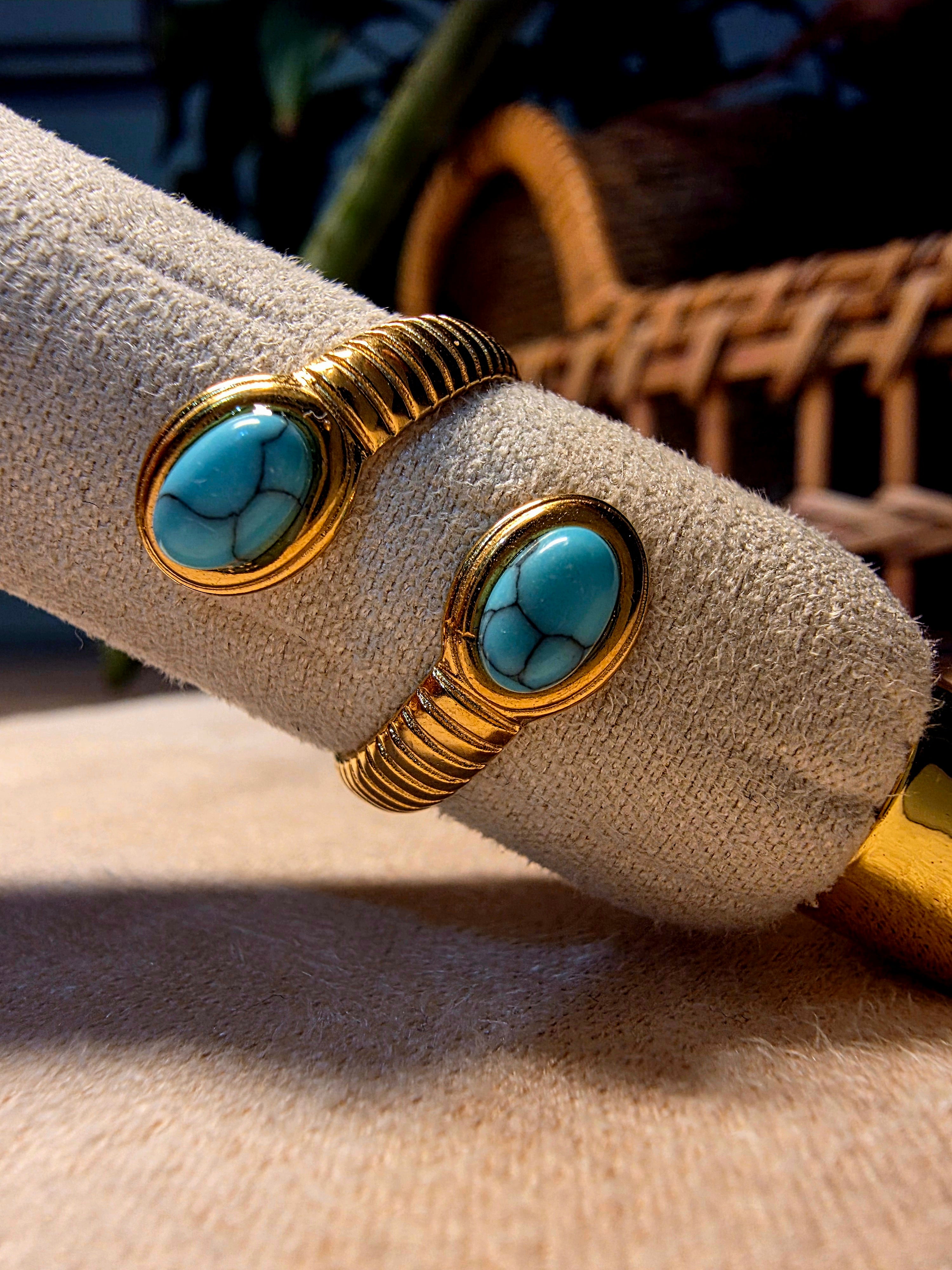 Bague Acier Inoxydable Dorée Spirale Double Pierres Turquoise Ajustable