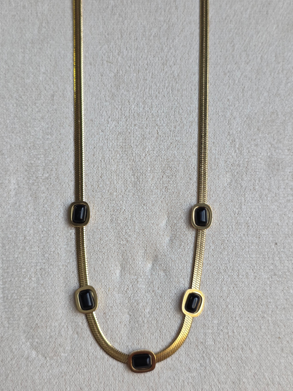 Collier Chaîne Serpent Pierres Noires Dorées