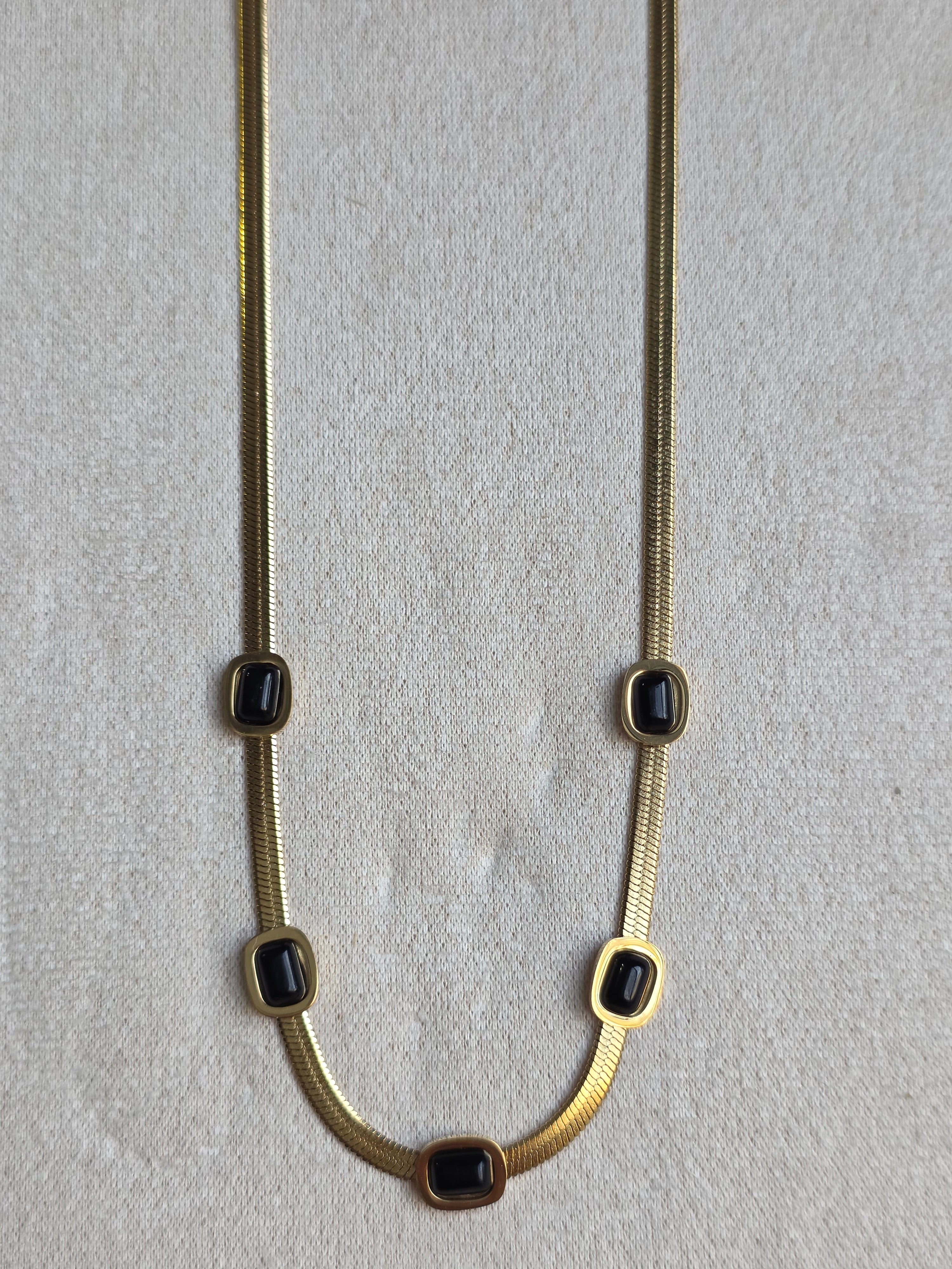 Collier Chaîne Serpent Pierres Noires Dorées