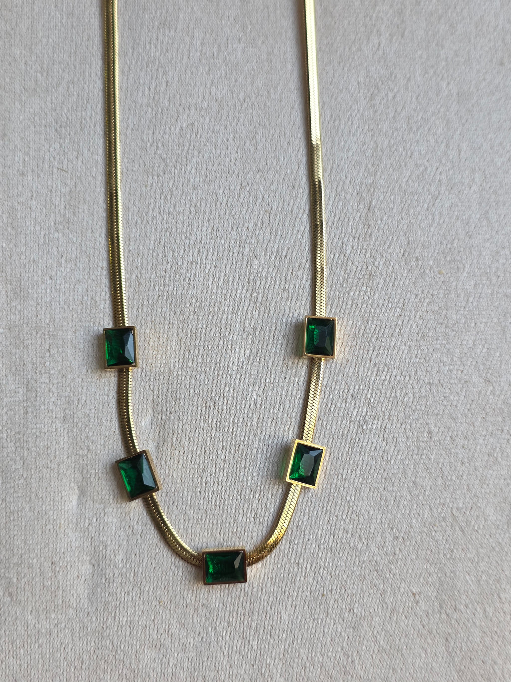 Collier Chaîne Serpent Pierres Émeraude Dorées