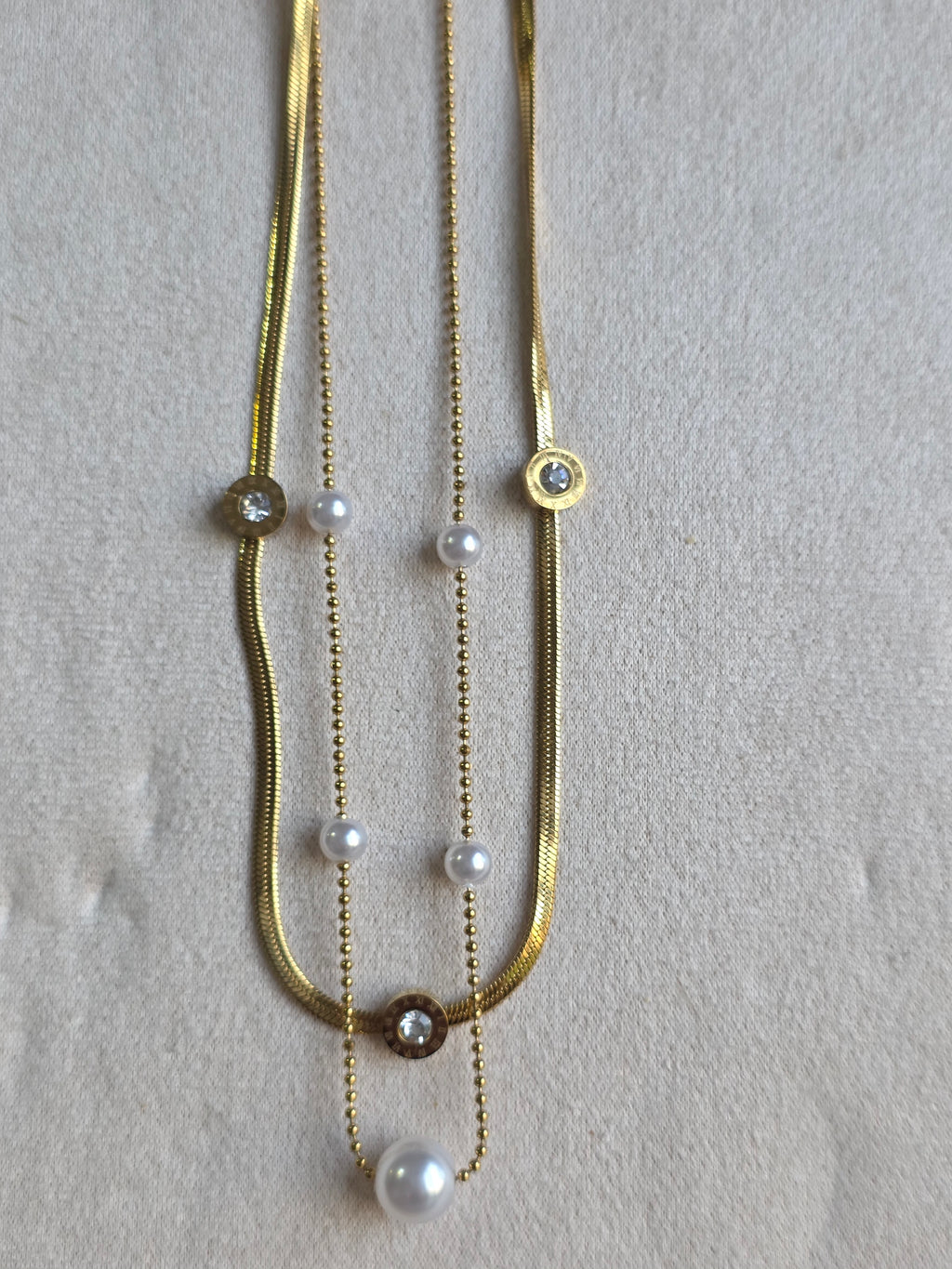 Collier Acier Inoxydable Multi-Chaînes Perles Nacrées Médaillons