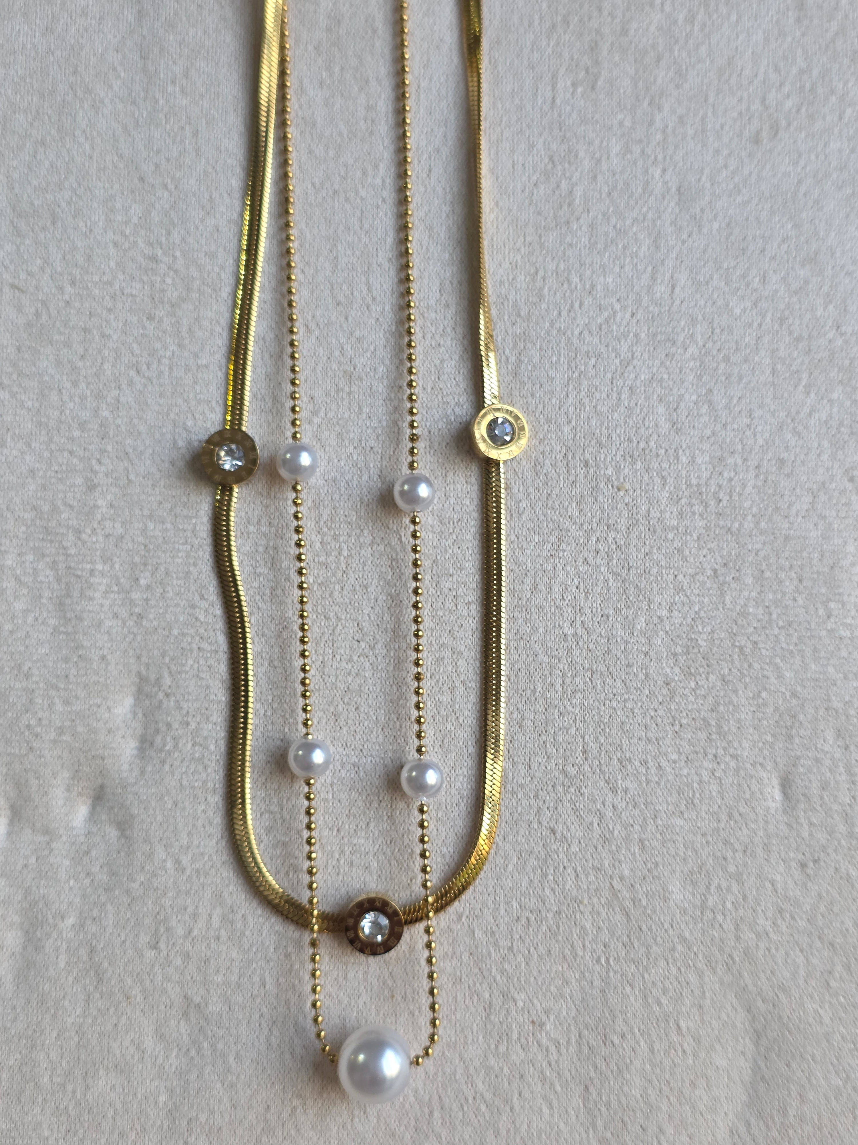 Collier Acier Inoxydable Multi-Chaînes Perles Nacrées Médaillons