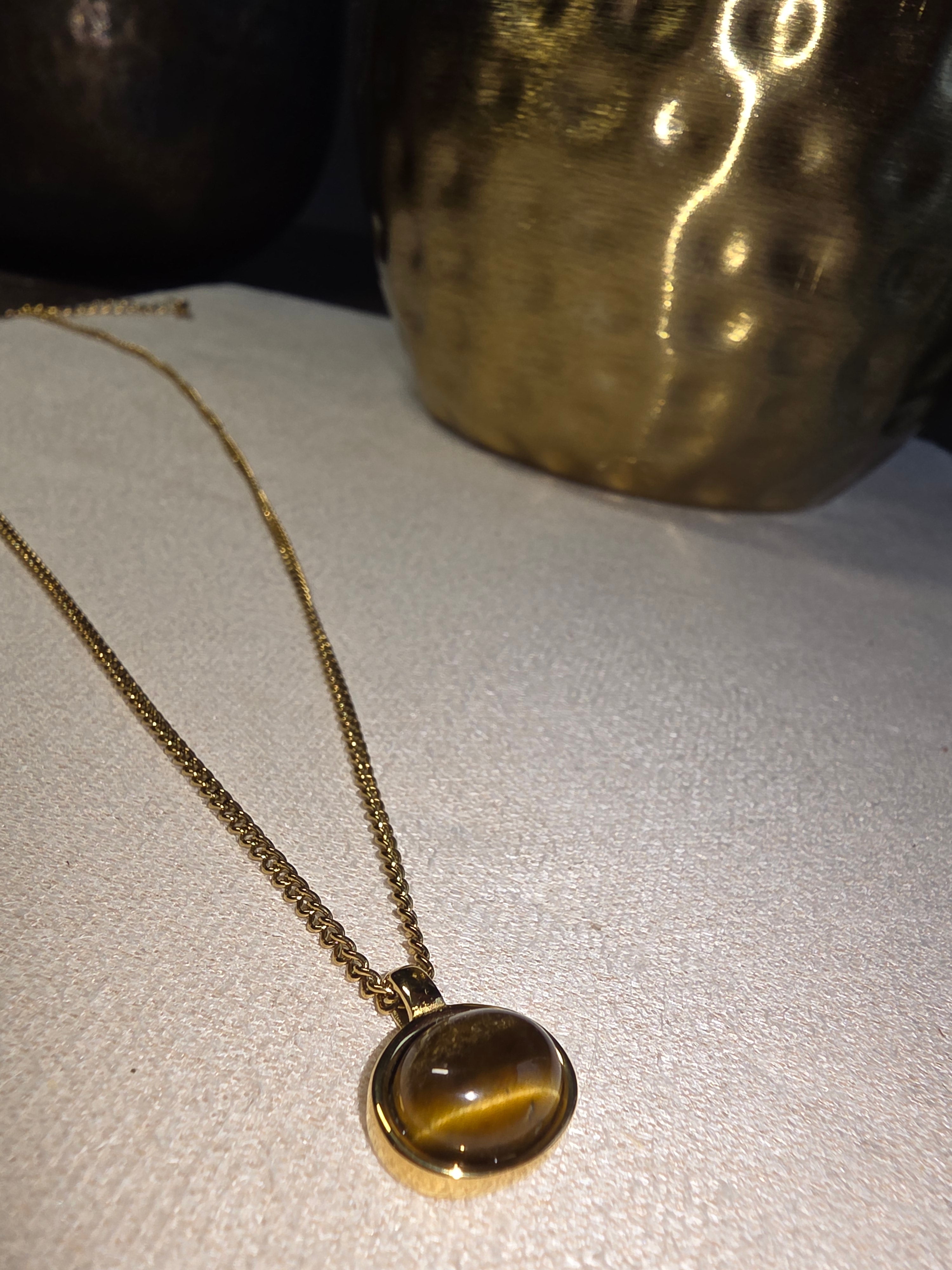 Collier Chaîne Torsadée Pendentif Œil de Tigre Doré