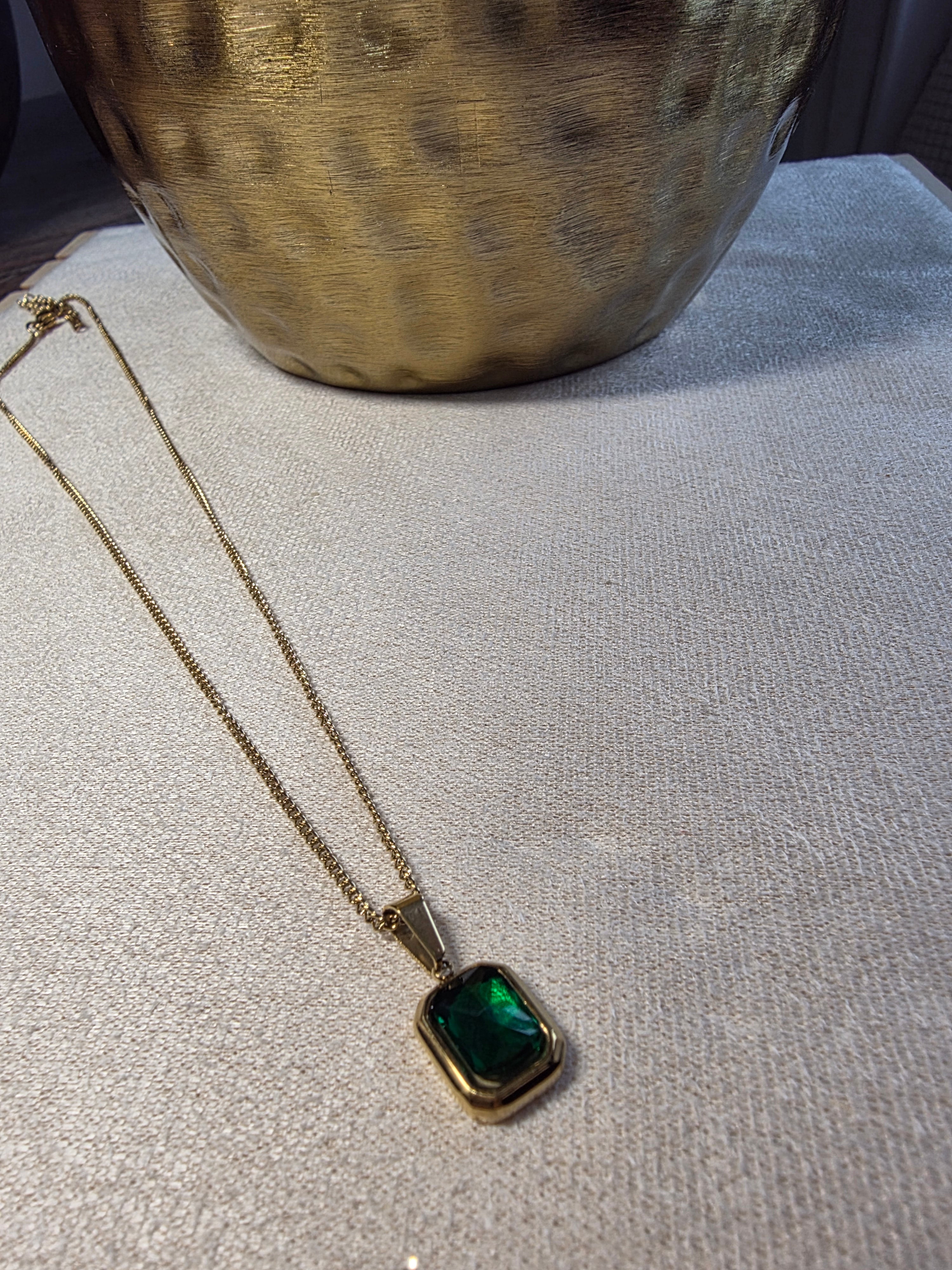 Collier Acier Inoxydable Pendentif Rectangle Émeraude Doré