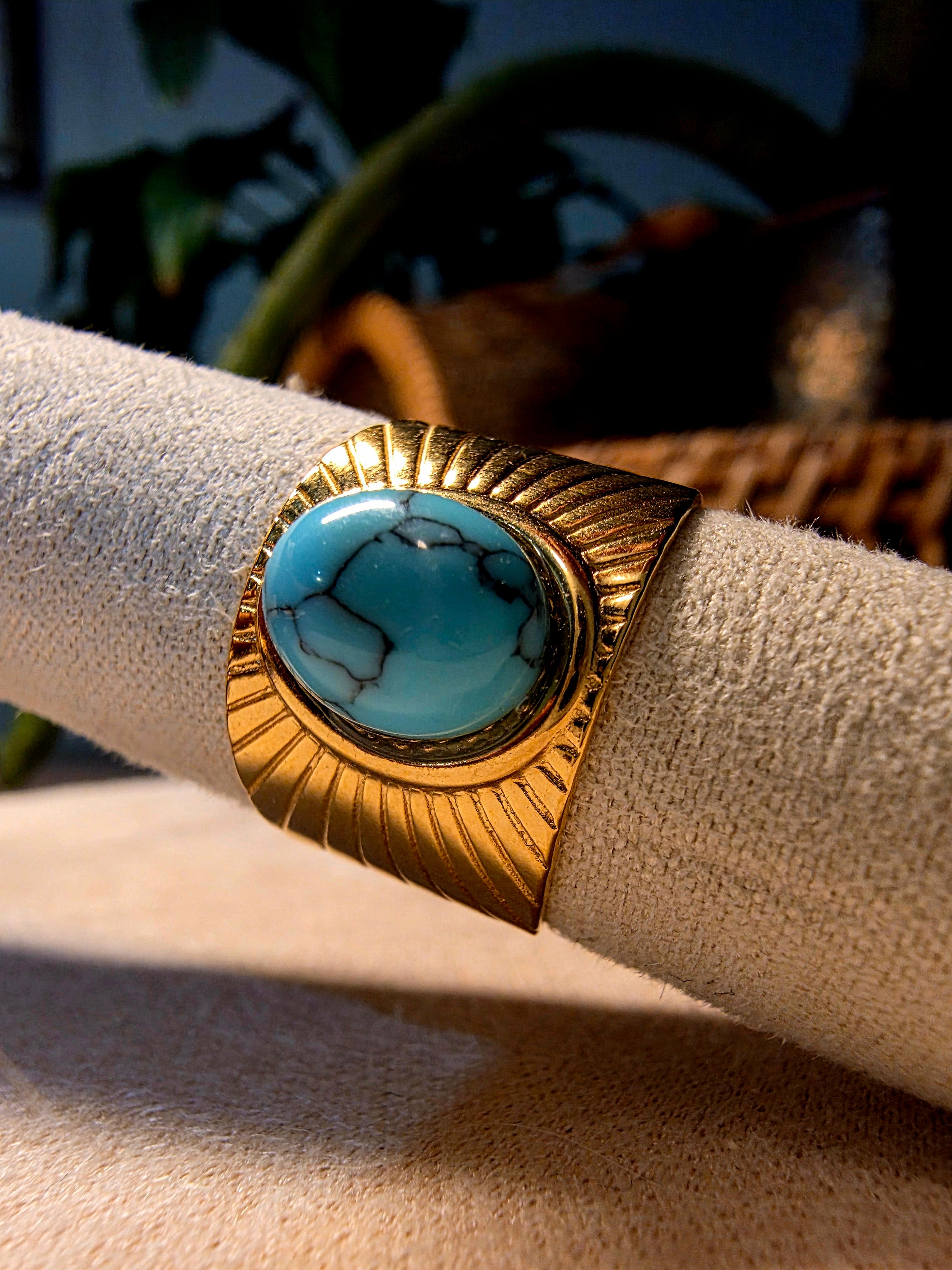 Bague Acier Inoxydable Dorée Large Pierre Turquoise Ovale Motif Rayons Ajustable