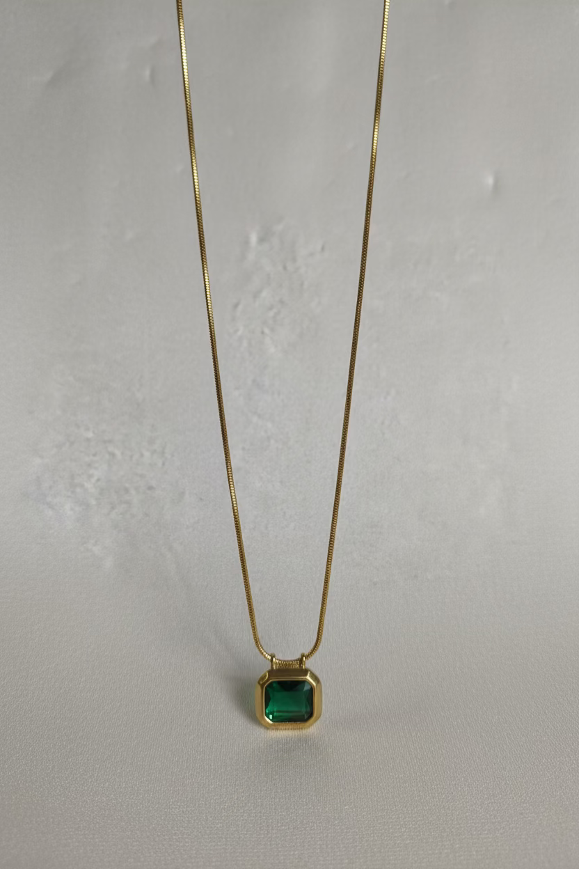 Collier Acier Inoxydable Pendentif Carré Émeraude Doré