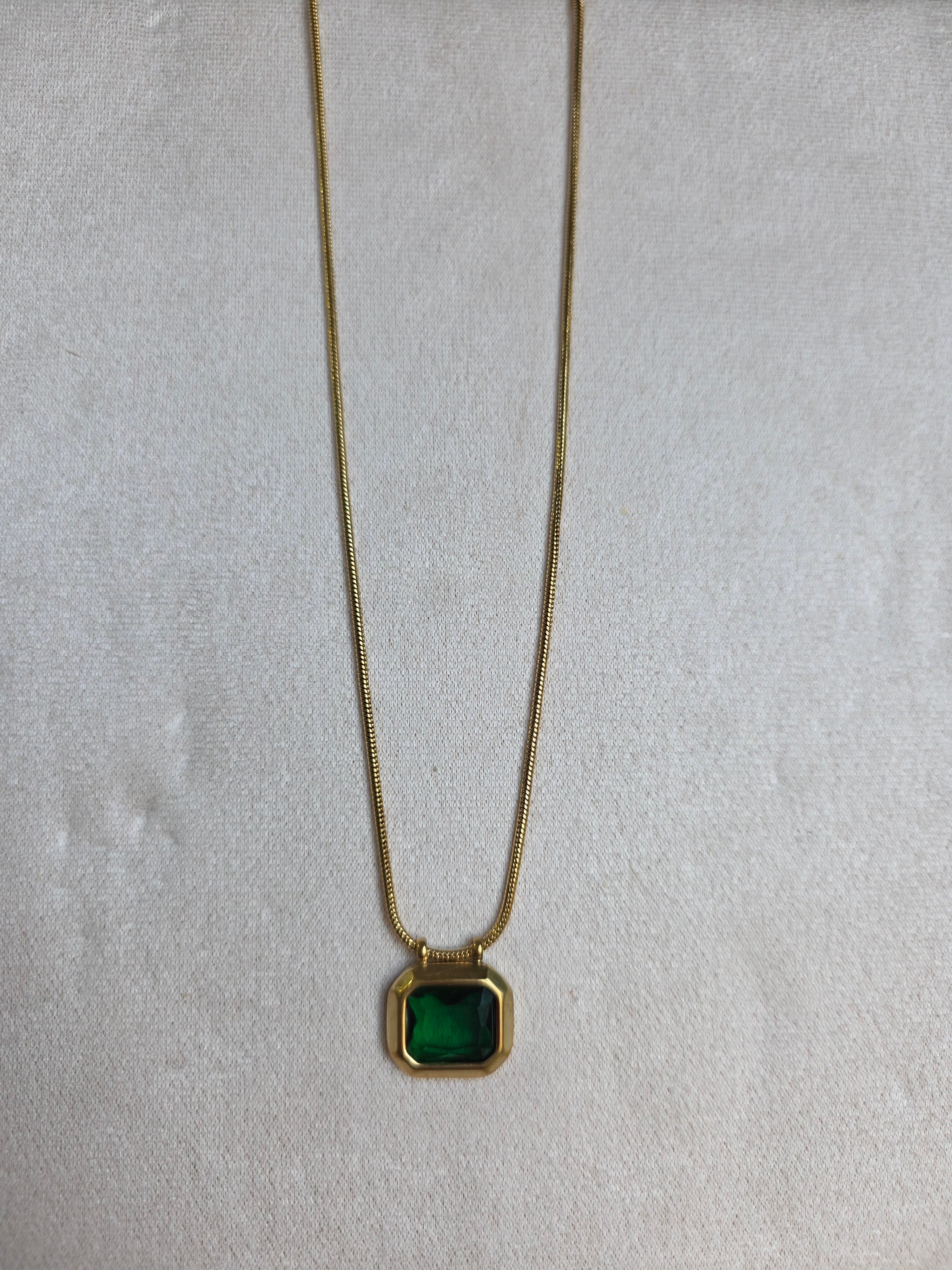 Collier Acier Inoxydable Pendentif Carré Émeraude Doré