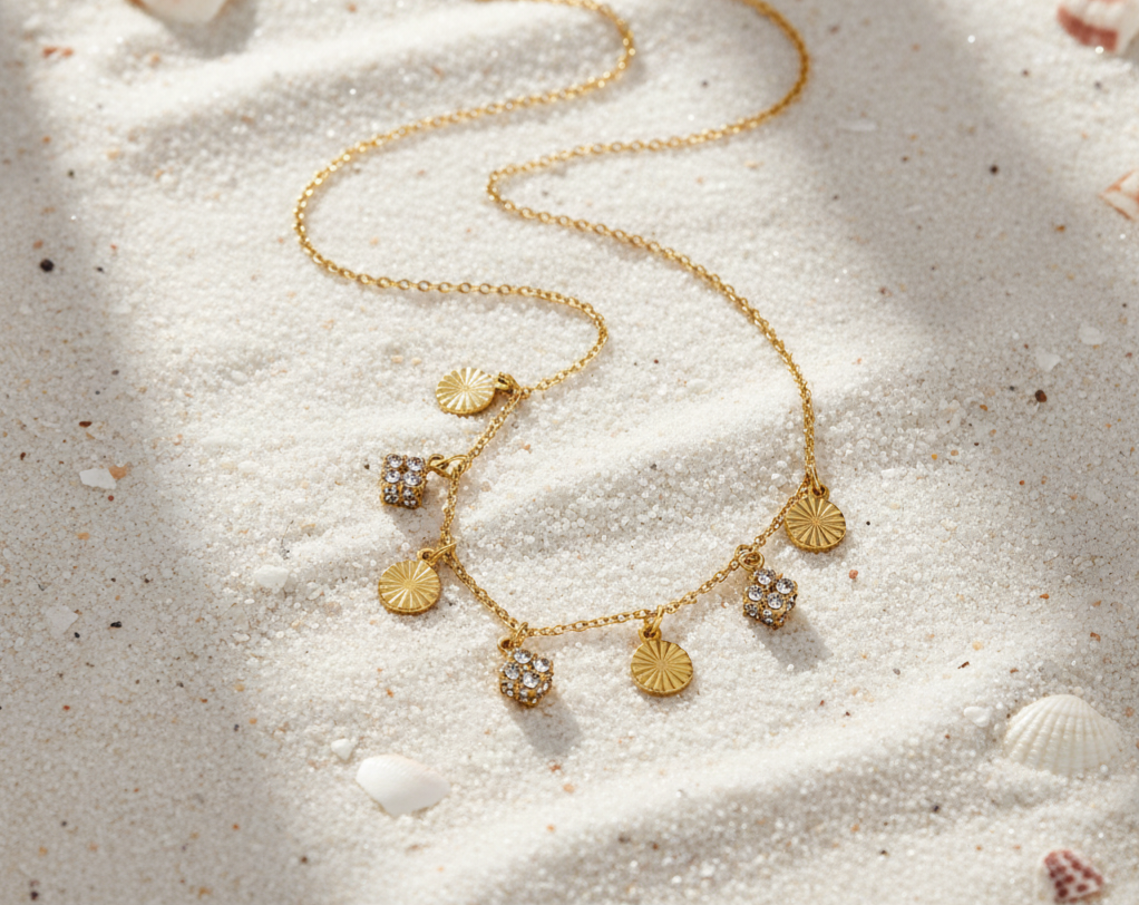 Collier Chloé - Petites Breloques Florales et Cristaux